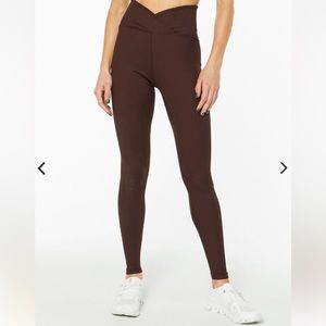 Veronica ribbed legging color is Oak, dark brown. Brand new with tags
